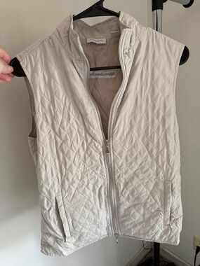 Ashworth Quilted Sleeveless Vest in Light Beige
